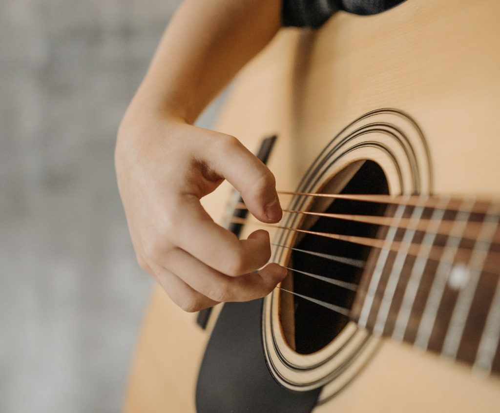 Yamaha F325 Acoustic